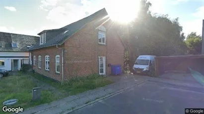 Boligudlejningsejendomme til salg i Lunderskov - Foto fra Google Street View Boligudlejningsejendomme til salg i Lunderskov - Foto fra Google Street View