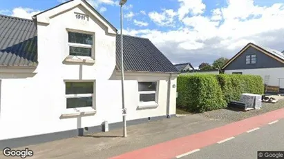 Boligudlejningsejendomme til salg i Løsning - Foto fra Google Street View Boligudlejningsejendomme til salg i Løsning - Foto fra Google Street View