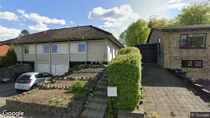 Boligudlejningsejendomme til salg i Ikast - Foto fra Google Street View Boligudlejningsejendomme til salg i Ikast - Foto fra Google Street View