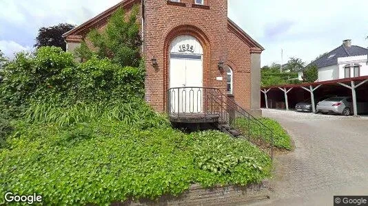 Boligudlejningsejendomme til salg i Give - Foto fra Google Street View