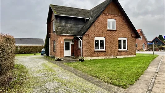 Boligudlejningsejendomme til salg i Løsning - billede 4