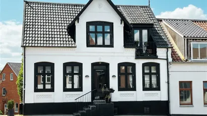 Bynær boligudlejningsejendom med gårdmiljø